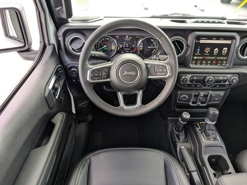 Used 2023 Jeep Wrangler Unlimited Sahara AWD/4WD image 16