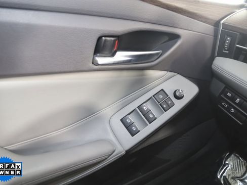 Used 2019 Toyota Avalon XLE image 28