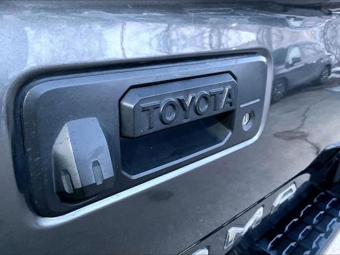 Used 2019 Toyota Tacoma TRD Sport w/ Technology Package image 29