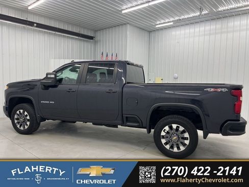 Used 2024 Chevrolet Silverado 2500 Custom w/ Custom Value Package image 5