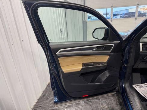 Used 2022 Volkswagen Atlas Cross Sport SE image 8