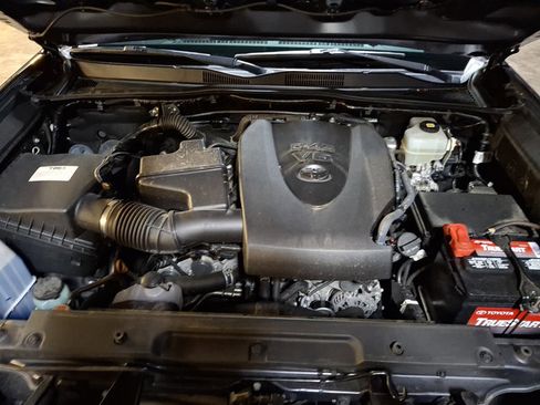 Used 2022 Toyota Tacoma TRD Off-Road w/ Technology Package image 26