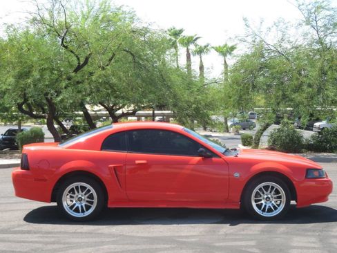 Used 2004 Ford Mustang Coupe RWD image 3