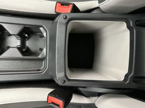 Certified 2025 Volkswagen Taos SE image 22