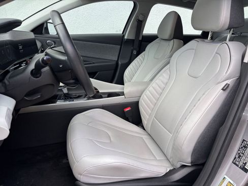 Used 2025 Hyundai Elantra Limited image 35