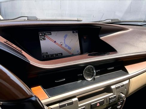 Used 2016 Lexus ES 300h w/ Navigation System Package FWD image 34
