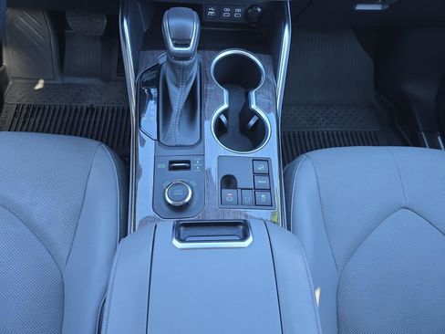 Used 2023 Toyota Highlander Platinum image 19