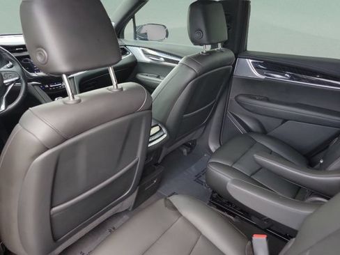 Used 2023 Cadillac XT6 Premium Luxury FWD image 10