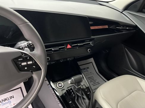 Certified 2025 Kia Niro EX Touring FWD image 20