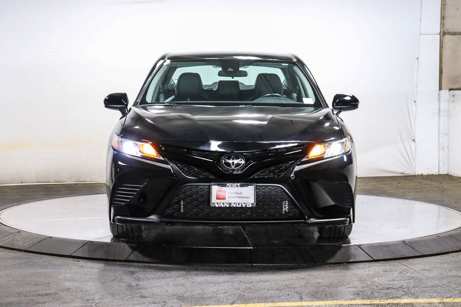 Used 2020 Toyota Camry SE w/ Carpet Mat Package FWD image 6