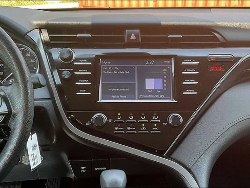 Used 2019 Toyota Camry LE FWD image 6