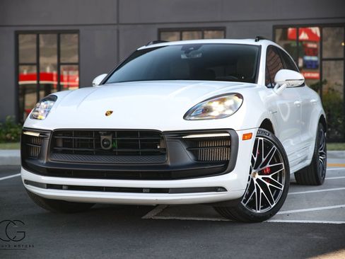 Used 2023 Porsche Macan GTS w/ Premium Package Plus AWD/4WD image 2