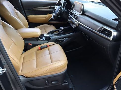Used 2022 Kia Telluride SX w/ Towing Package FWD image 17