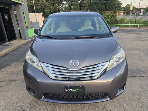 Used 2012 Toyota Sienna LE image 4