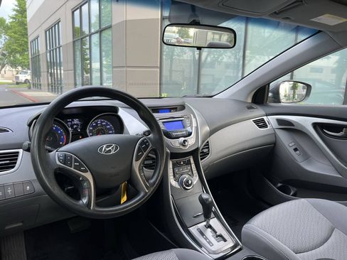 Used 2013 Hyundai Elantra FWD image 12