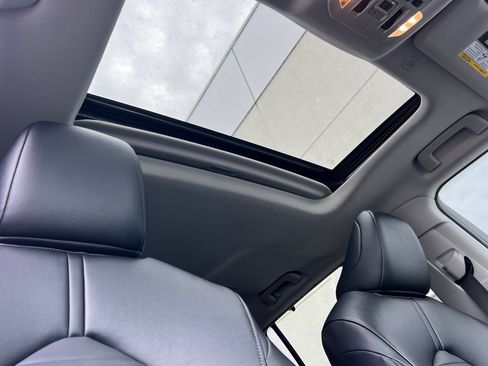 Certified 2023 Toyota Highlander XLE image 18