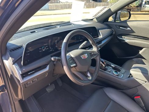 Certified 2024 Cadillac XT4 Luxury w/ Cold Weather Package image 17