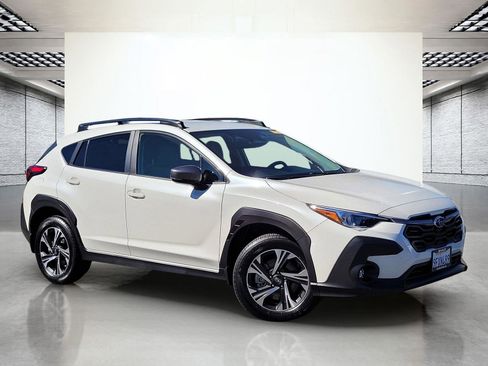 Used 2024 Subaru Crosstrek 2.0i Premium image 2