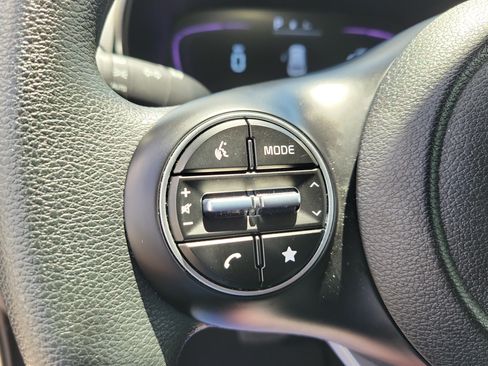 Certified 2025 Kia Soul LX FWD image 22