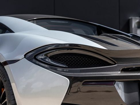 Used 2016 McLaren 570S Coupe RWD image 14