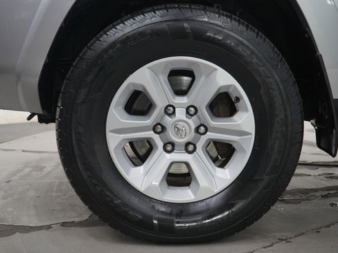 Used 2016 Toyota 4Runner SR5 image 29