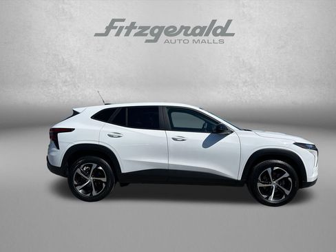 Certified 2024 Chevrolet Trax RS w/ Driver Confidence Package FWD image 4