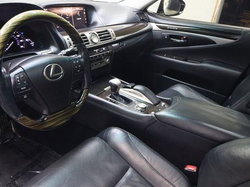 Used 2016 Lexus LS 460 w/ Comfort Package RWD image 18