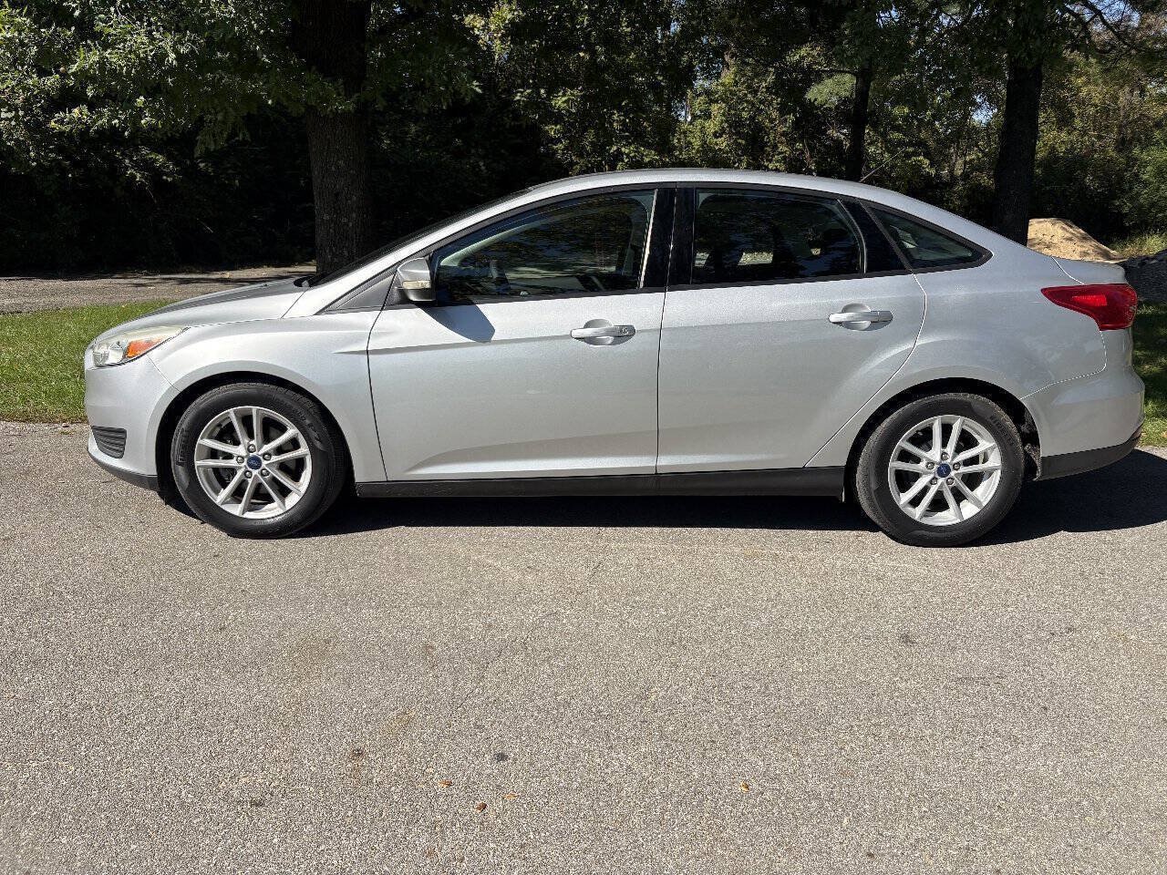 Used 2015 Ford Focus SE FWD image 5