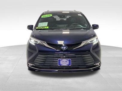Used 2025 Toyota Sienna Platinum