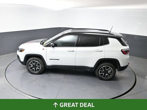 Used 2025 Jeep Compass Trailhawk AWD/4WD image 47
