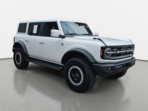 Used 2025 Ford Bronco Outer Banks w/ Sasquatch Package image 3