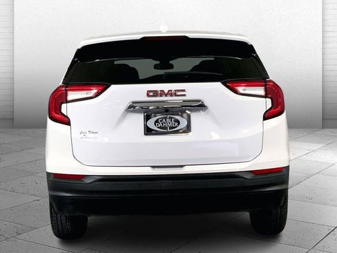 Used 2024 GMC Terrain SLE image 3