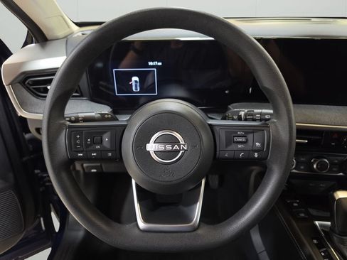 Used 2025 Nissan Kicks SV AWD/4WD image 19