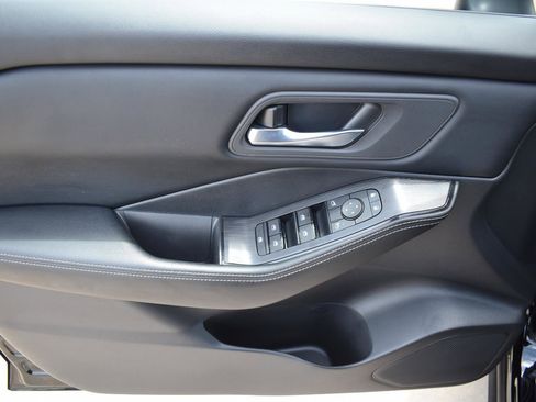 Used 2025 Nissan Rogue SV FWD image 23