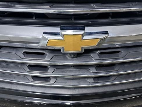 Used 2024 Chevrolet Traverse LT w/ Trailering Package FWD image 9