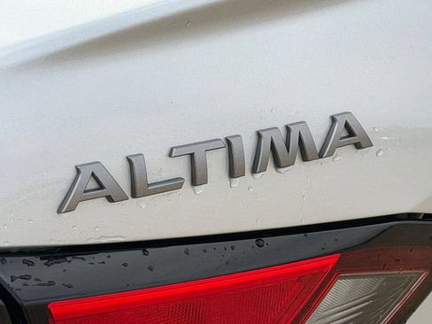 Certified 2024 Nissan Altima 2.5 SV FWD image 10