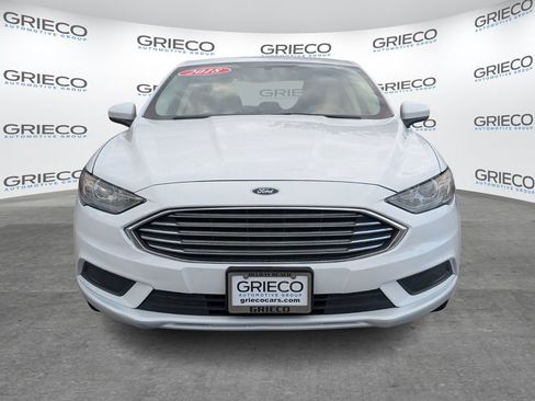 Used 2018 Ford Fusion SE w/ Fusion SE Technology Package image 2