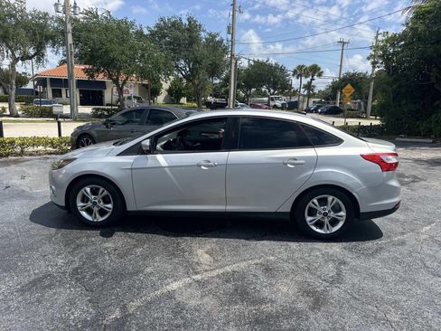 Used 2014 Ford Focus SE FWD image 7