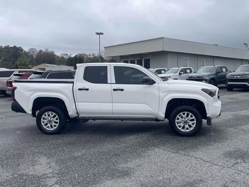 Used 2024 Toyota Tacoma SR image 2