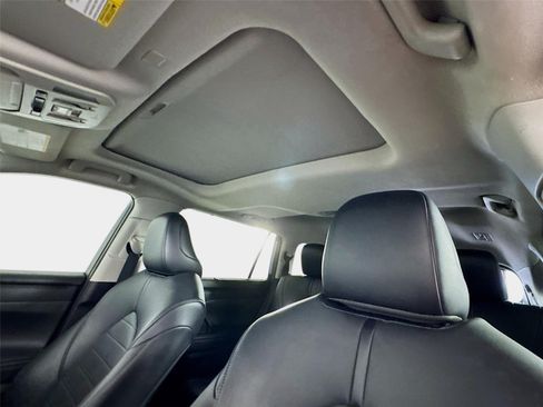 Used 2020 Toyota Highlander XLE FWD image 14