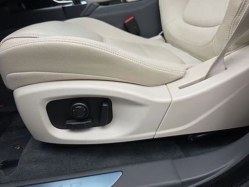 Used 2020 Jaguar E-PACE SE image 54