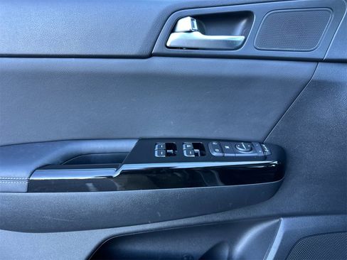 Used 2020 Kia Sportage S w/ S Premium Package image 11