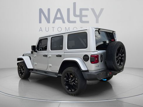 Used 2024 Jeep Wrangler Unlimited Sahara AWD/4WD image 3