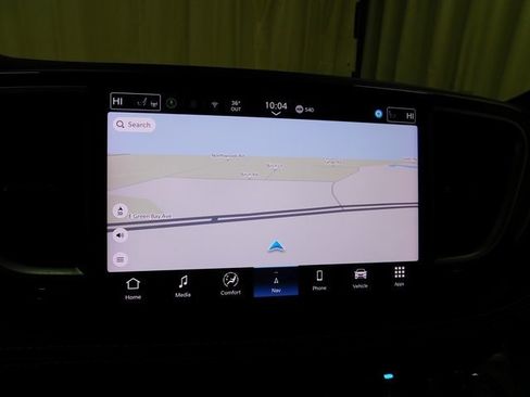 Used 2025 Chrysler Pacifica Limited image 32