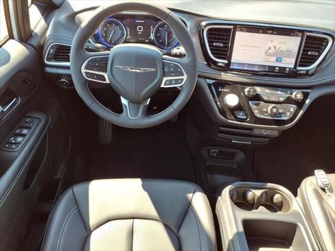 New 2026 Chrysler Pacifica Select FWD image 28