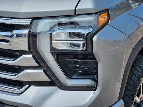 Used 2024 Chevrolet Silverado 2500 High Country w/ High Country Premium Package AWD/4WD image 9