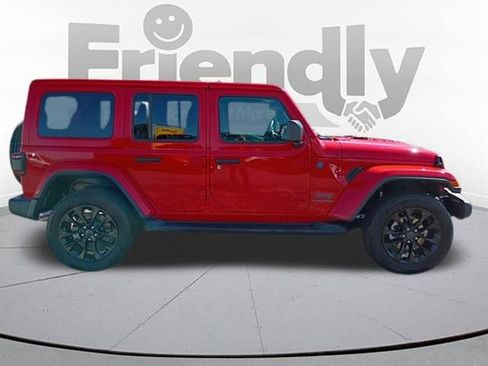Used 2025 Jeep Wrangler Unlimited Sahara AWD/4WD image 4