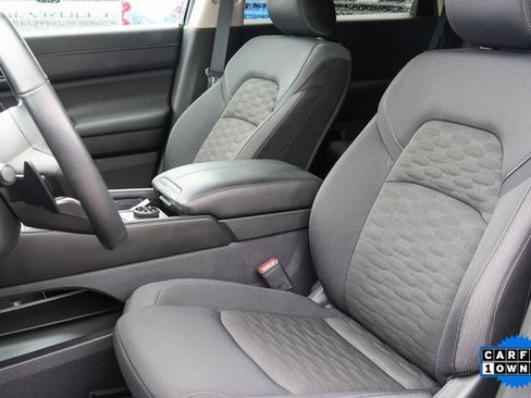 Used 2025 Nissan Pathfinder SV image 12