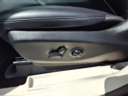 Used 2023 Chrysler Pacifica Touring-L FWD image 23