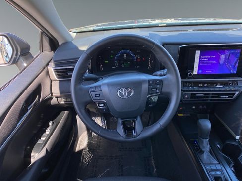 Used 2025 Toyota Camry LE w/ Convenience Package image 12